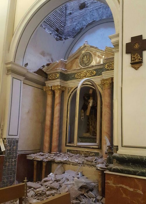 Cae parte de la cubierta de la iglesia del Rebollet en Oliva