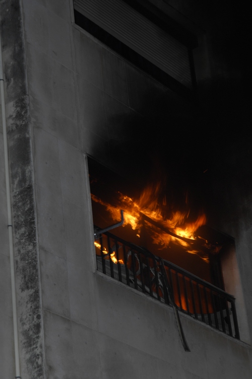 Incendio en Gandia provocado por unos niños que jugaban con una vela solos en casa