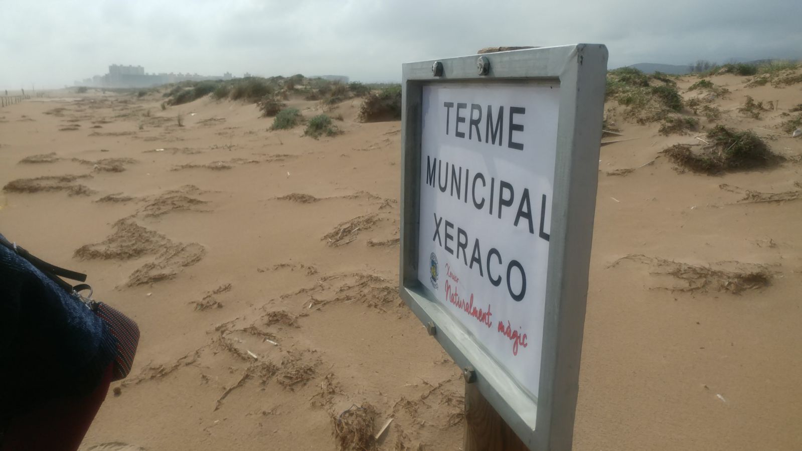 Xeraco delimita su playa con carteles informativos