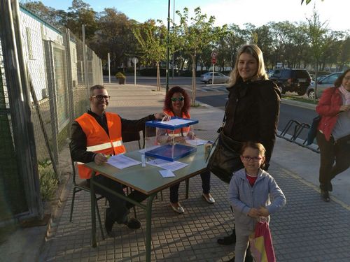 Día de votación en los colegios por la jornada continua