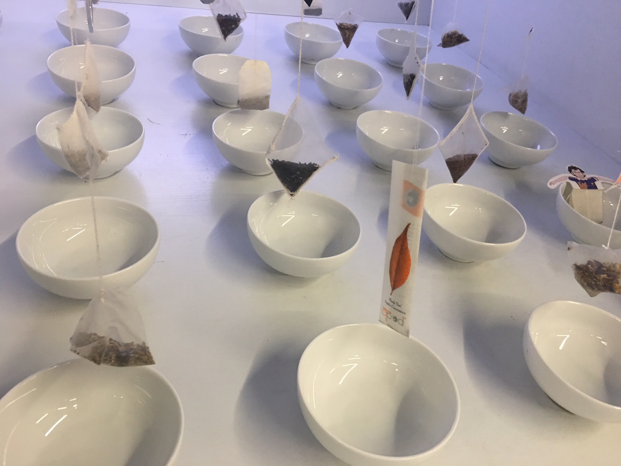 «Héroes Ocultos. Inventos geniales, objetos cotidianos» es la nueva exposición de La Caixa en la playa de Gandia