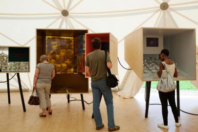 «Héroes Ocultos. Inventos geniales, objetos cotidianos» es la nueva exposición de La Caixa en la playa de Gandia