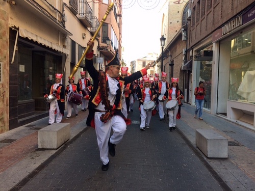 Las bandas de Tio de la Porra invaden las calles de Gandia y anuncia la Fira i Festes